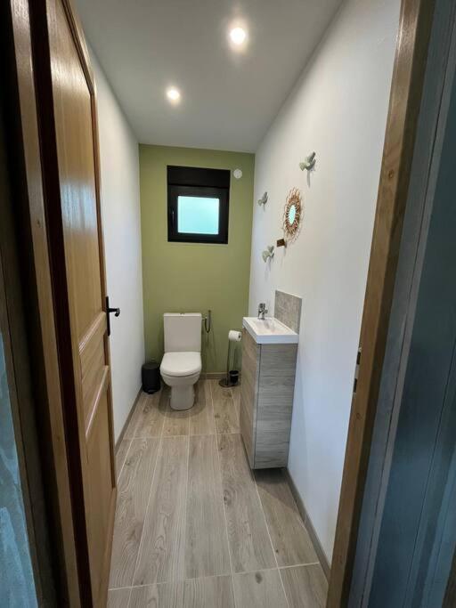 Chalet Moderne Au Bord D'Un Lac Saint-Sauveur-lès-Bray エクステリア 写真