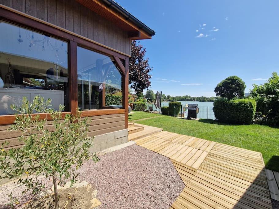 Chalet Moderne Au Bord D'Un Lac Saint-Sauveur-lès-Bray エクステリア 写真