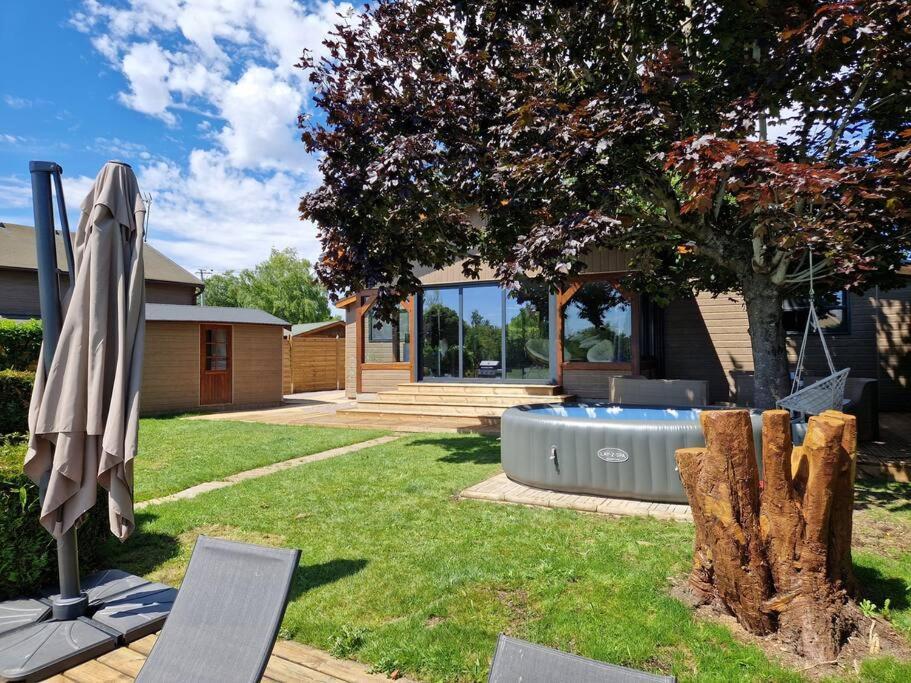 Chalet Moderne Au Bord D'Un Lac Saint-Sauveur-lès-Bray エクステリア 写真